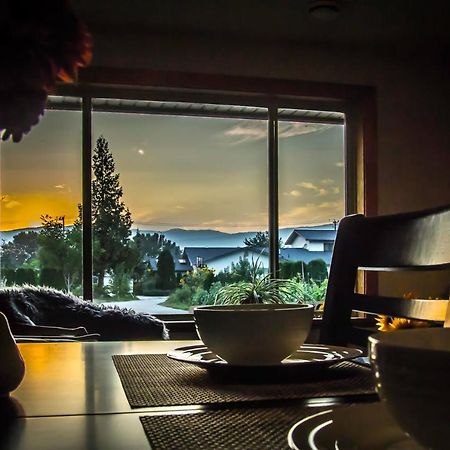All Seasons Bed & Breakfast Kelowna Exterior foto