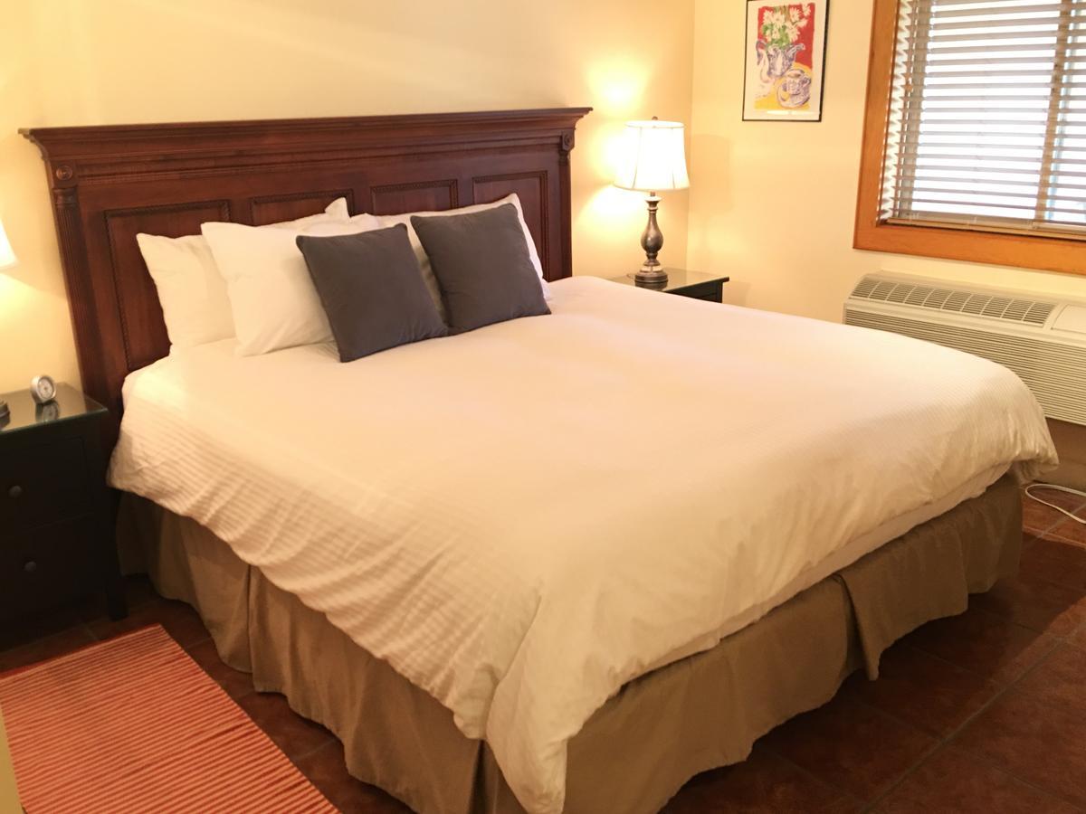 All Seasons Bed & Breakfast Kelowna Exterior foto
